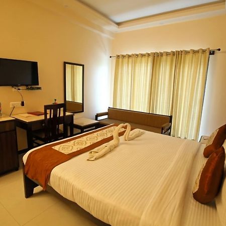 Tulip Le Grand Hotel Udaipur Buitenkant foto