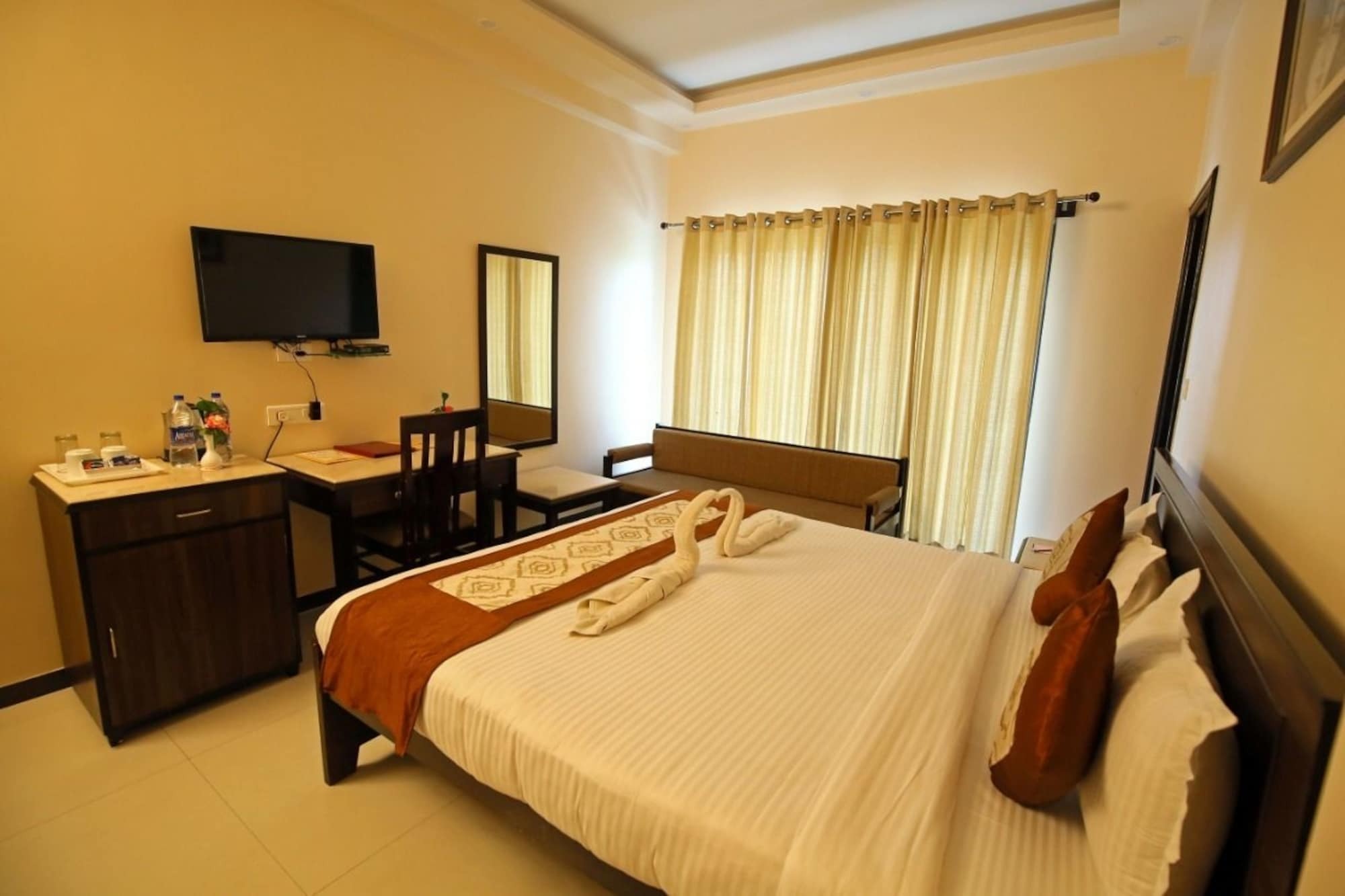Tulip Le Grand Hotel Udaipur Buitenkant foto