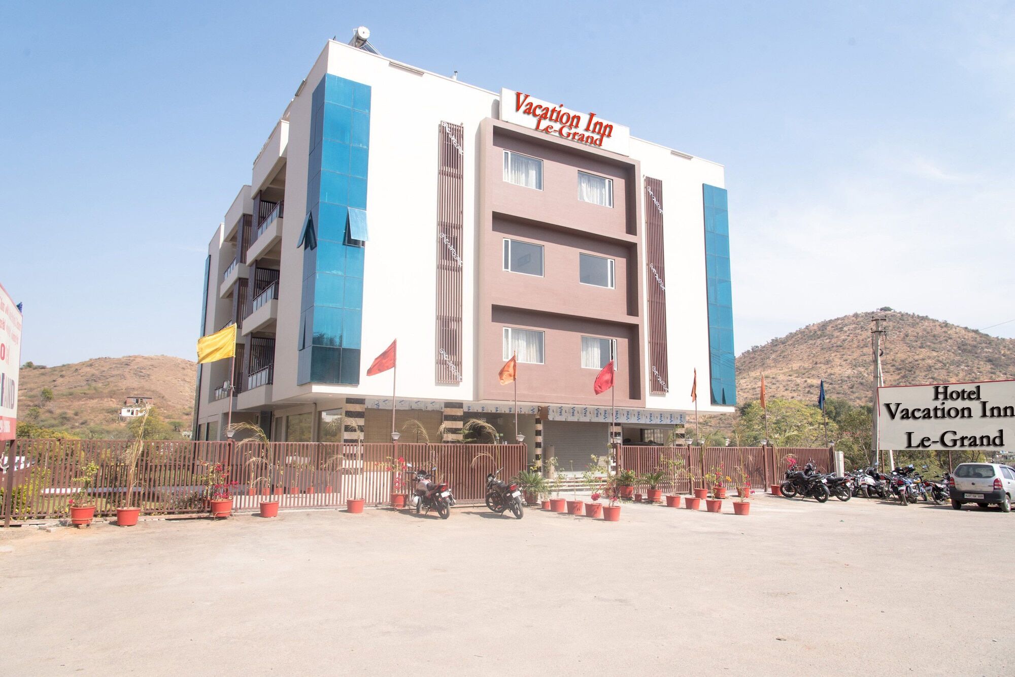 Tulip Le Grand Hotel Udaipur Buitenkant foto
